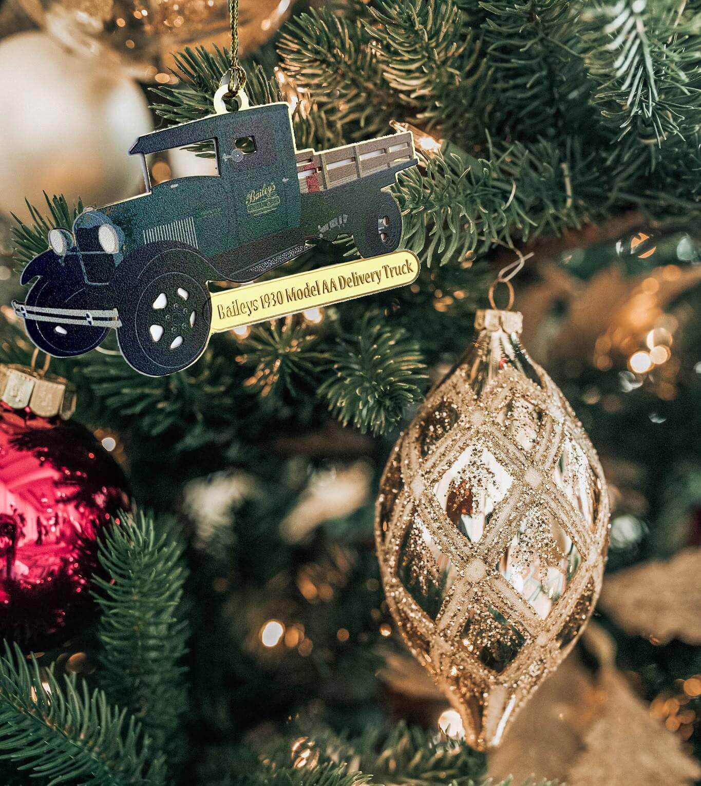 Sanibel Christmas and New Year’s Activities, Services + Restaurant Hours